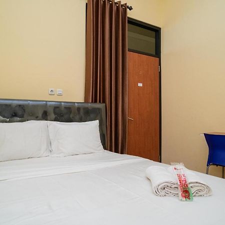 Reddoorz Syariah Near Jembatan Merah Plaza Krembangan Exterior photo