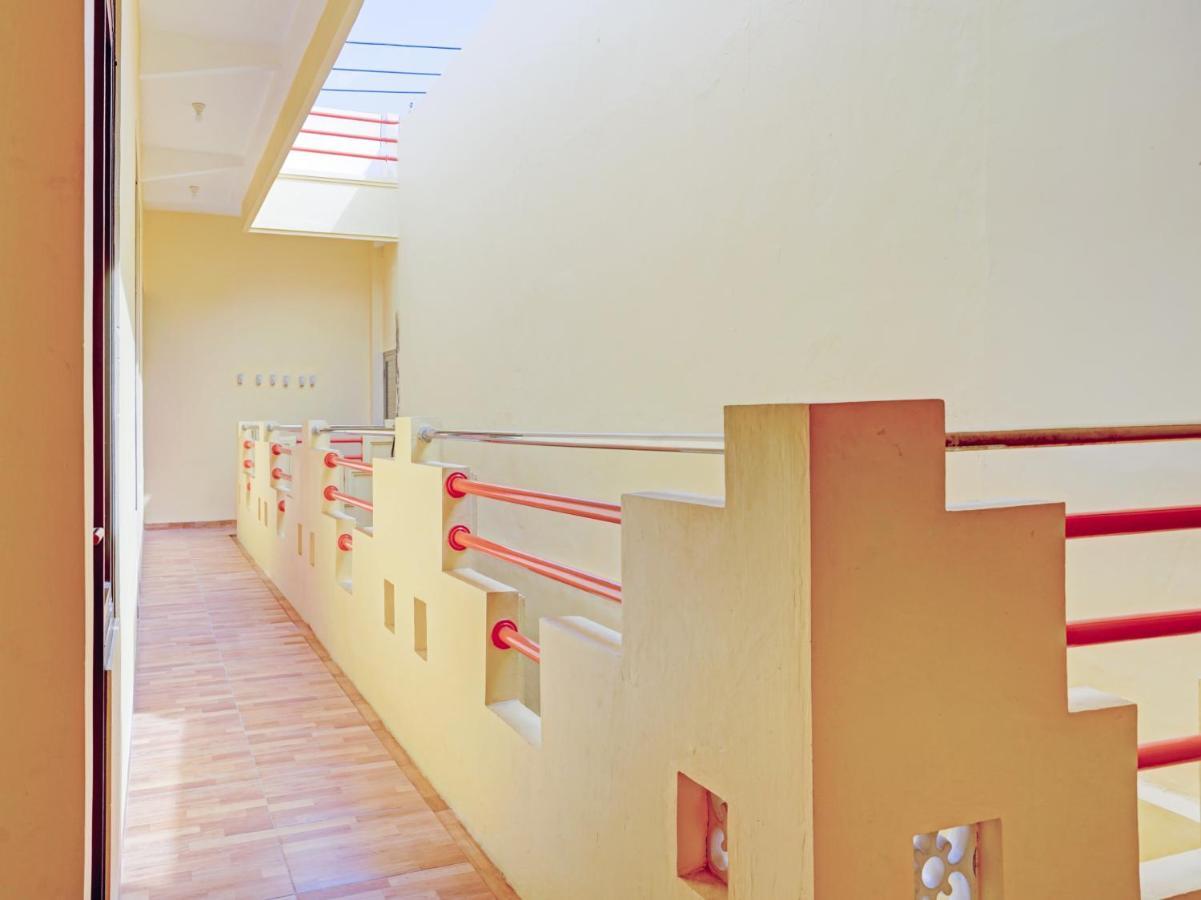 Reddoorz Syariah Near Jembatan Merah Plaza Krembangan Exterior photo