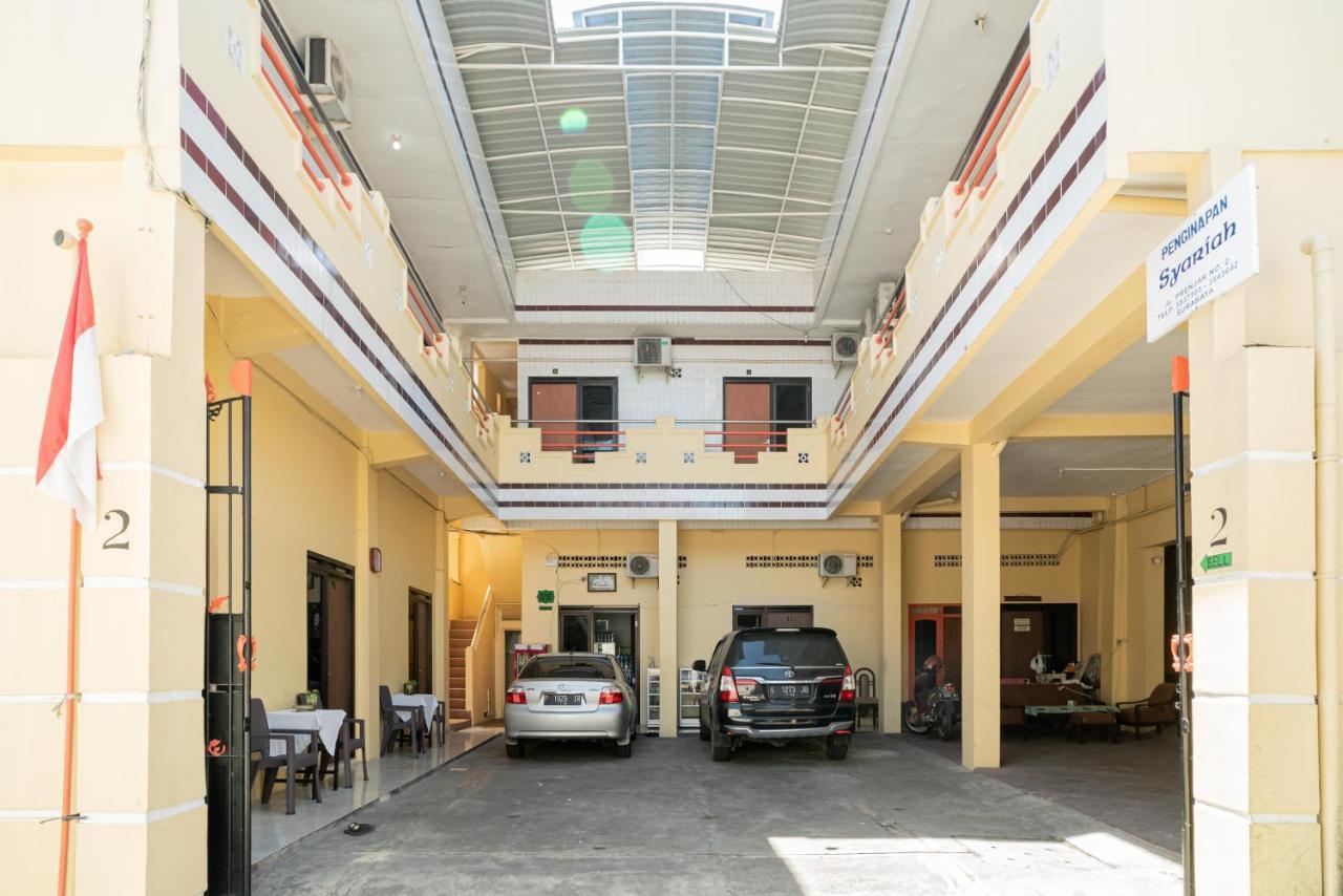 Reddoorz Syariah Near Jembatan Merah Plaza Krembangan Exterior photo