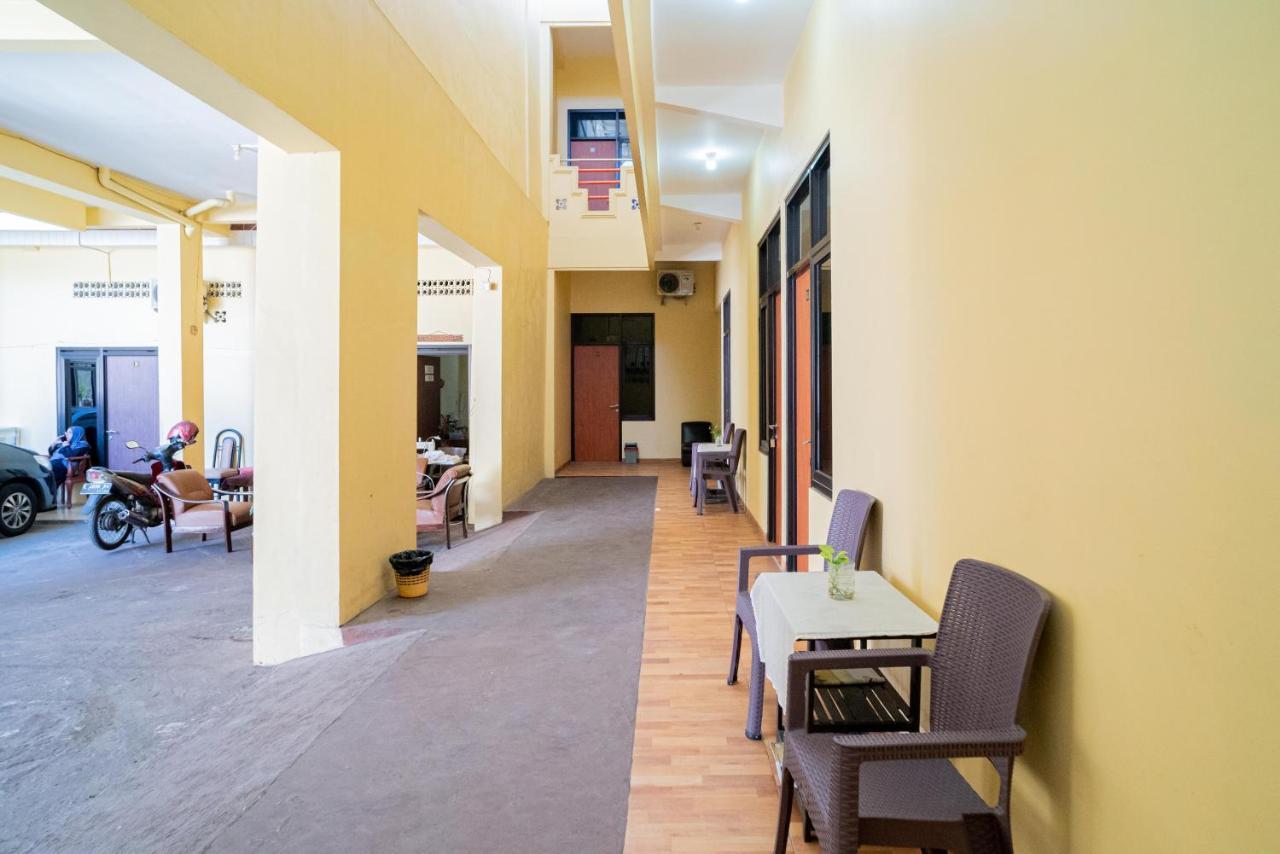 Reddoorz Syariah Near Jembatan Merah Plaza Krembangan Exterior photo